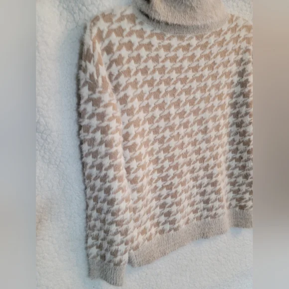 KUT from the Kloth Size-M Evea Camel Cream Houndstooth Turtleneck Sweater - Picture 8 of 12